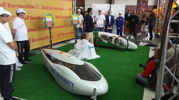 Отборът на гимназията в Чепеларе замина за международното състезание  Shell Eco-marathon 2016 с автомобил на бъдещето- с алуминиево шаси и куп екстри