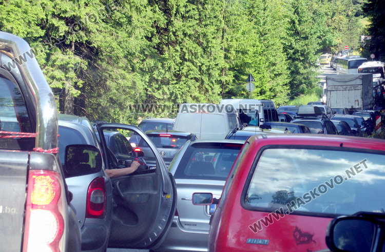 Полицията в Смолян за Събора на Рожен: Ползвайте обществен транспорт, запазете спокойствие при задръстванията