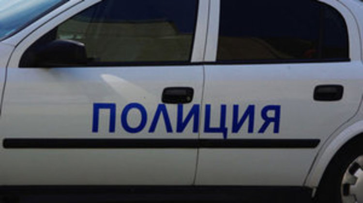 Хулигани трошат прозорци на училище в Мадан