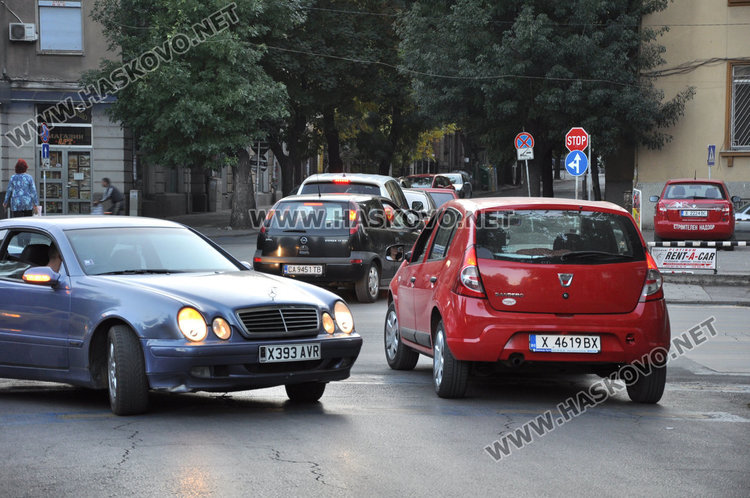 Читател: Хасковлийка със Сандеро пердаши в насрещното