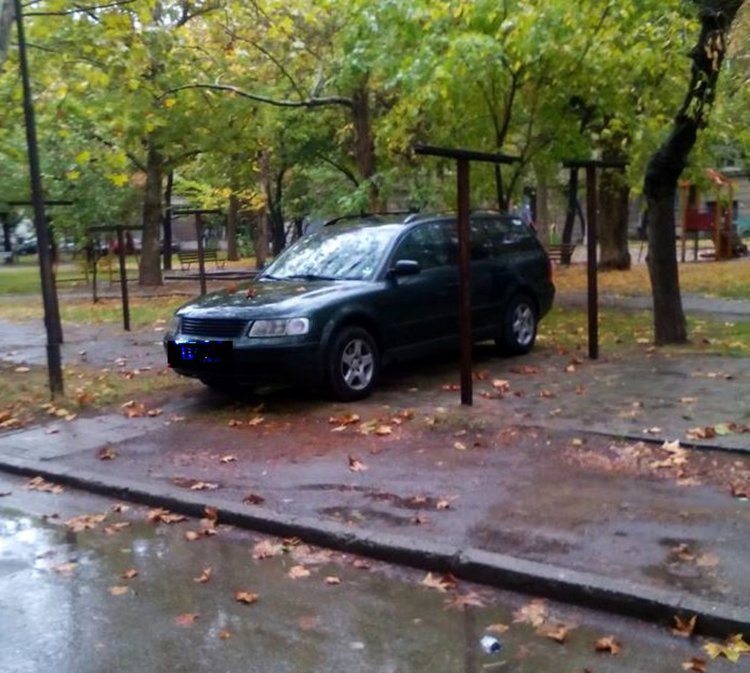 Читатели повдигат пак темата за безразборното паркиране в Димитровград
