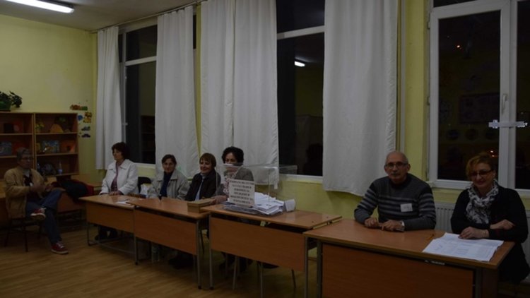 Избирателите в Кърджали се активираха с падането на мрака