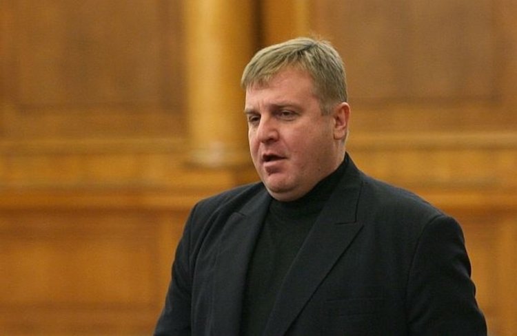 Каракачанов: Партийната субсидия се дава за обществена дейност, не за лихварство