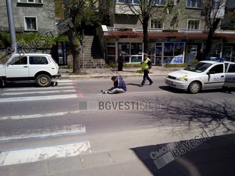 Екшън в центъра на Смолян: Мъж седна по средата на улицата, стачкува заради мизерията в България