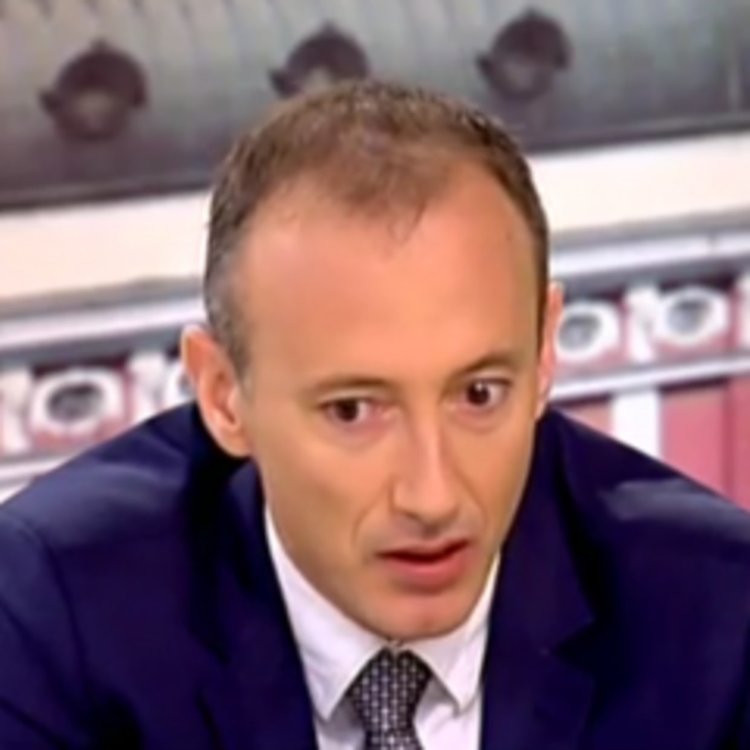 Просветният министър: Неуместно е УНСС да наказва студента