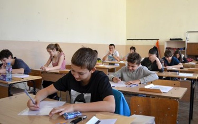 МОН обяви минималните заплати в училищното образование от 1 септември