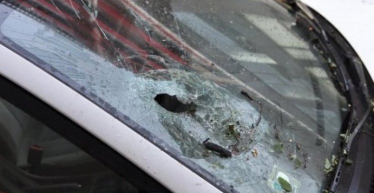 Пренебрегнат комплексар си отмъщава, троши колата на обект на мечтите си