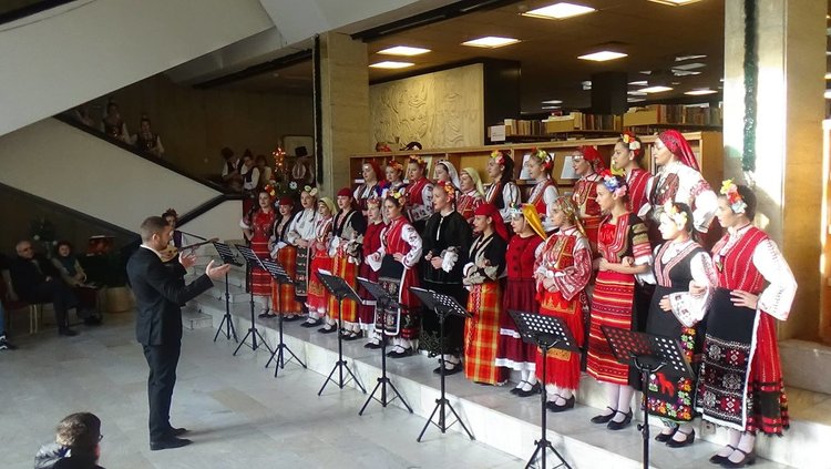 Библиотеката връчи призове на читатели, сред тях и три поколения от едно семейство в Смолян