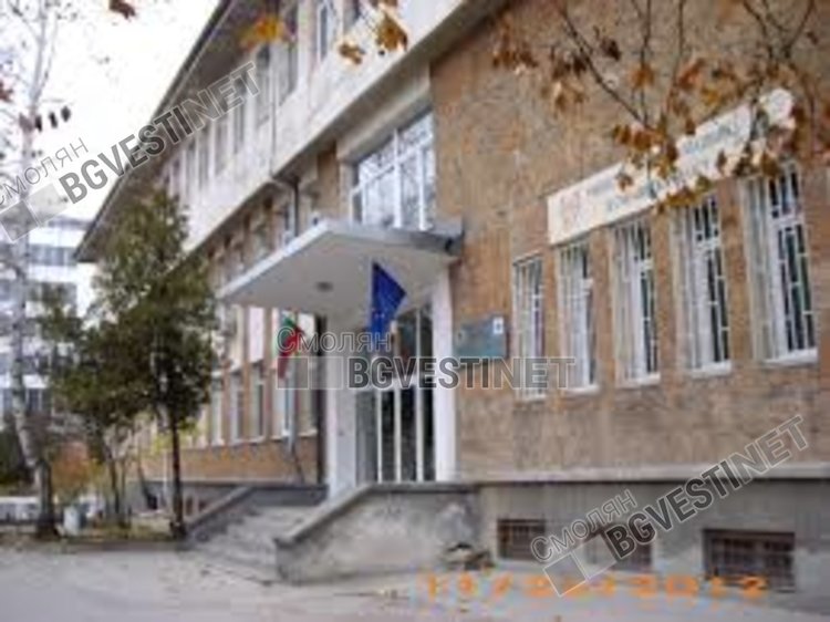 Служителите на Регионалната здравна инспекция в Смолян отново излизат на протест