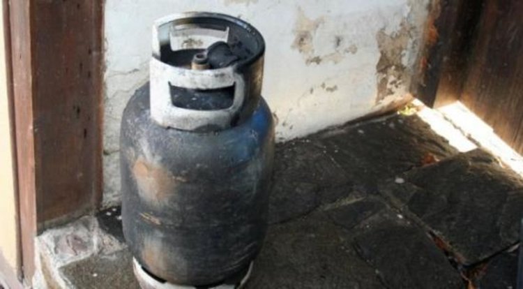Неизправна газова бутилка предизвика пожар в Кърджали, мъж е обгорен