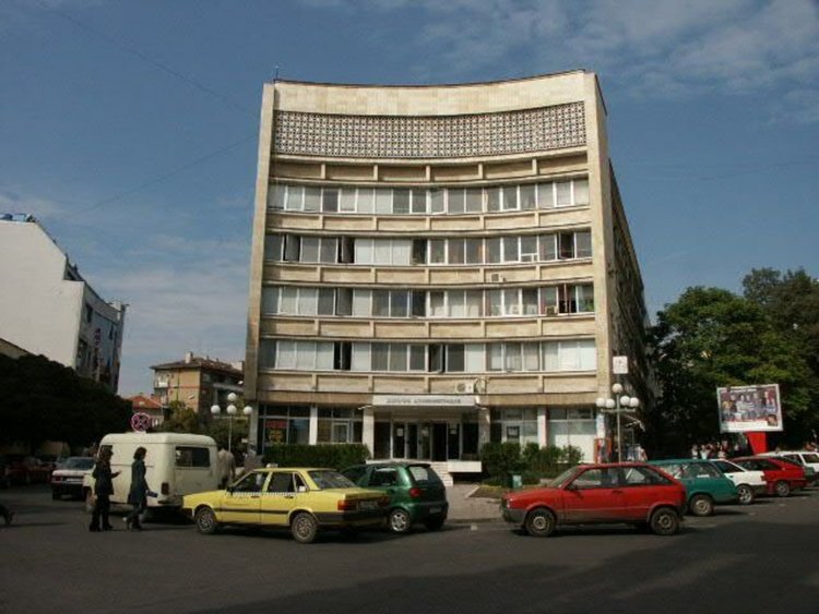 Данъчните продават БМВ, мотор и трактор заради неплатени налози