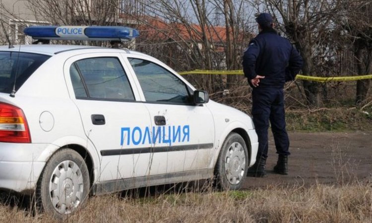 Откриха 80 кг канабис в бивш военен бункер, двама задържани