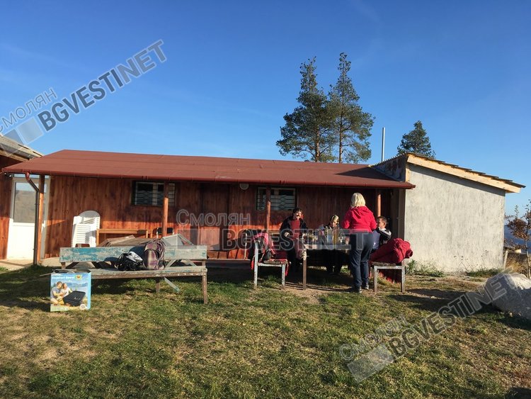 Запалена камина, оставена без надзор, опожари емблематичната ловна хижа "Бурето" над Търън