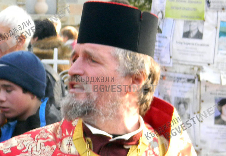 Слави и Кулеков разпнаха Българската православна църква на Разпети петък, употребиха отец Петър