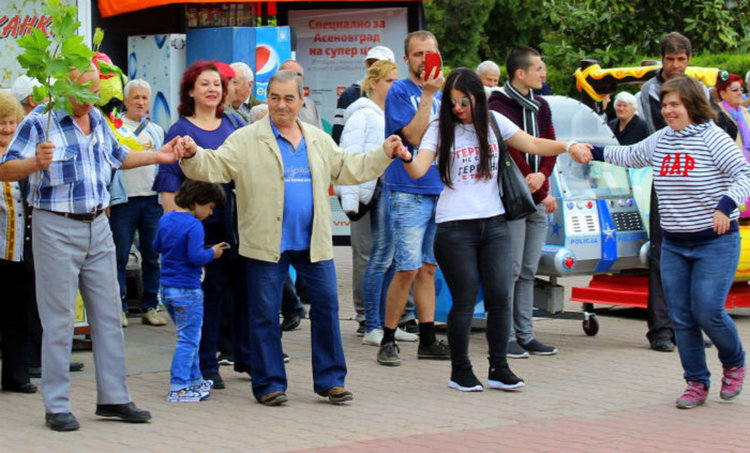 Празничният 6 май в Асеновград (Снимки)