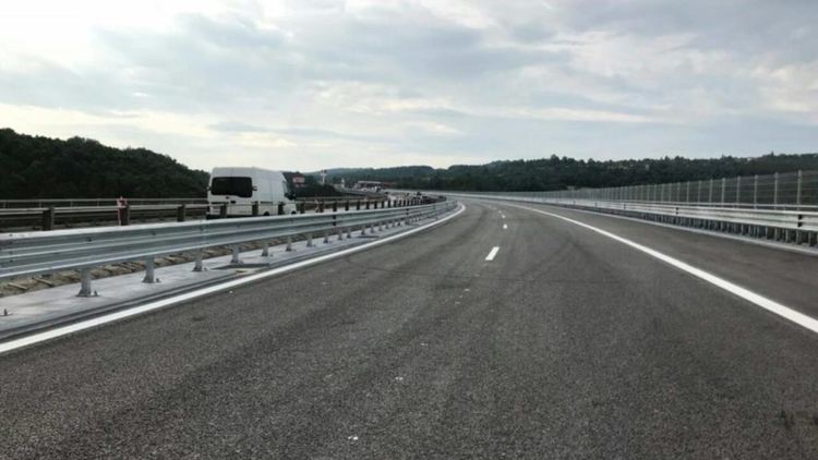 Ремонтират мантинелите на АМ "Тракия"