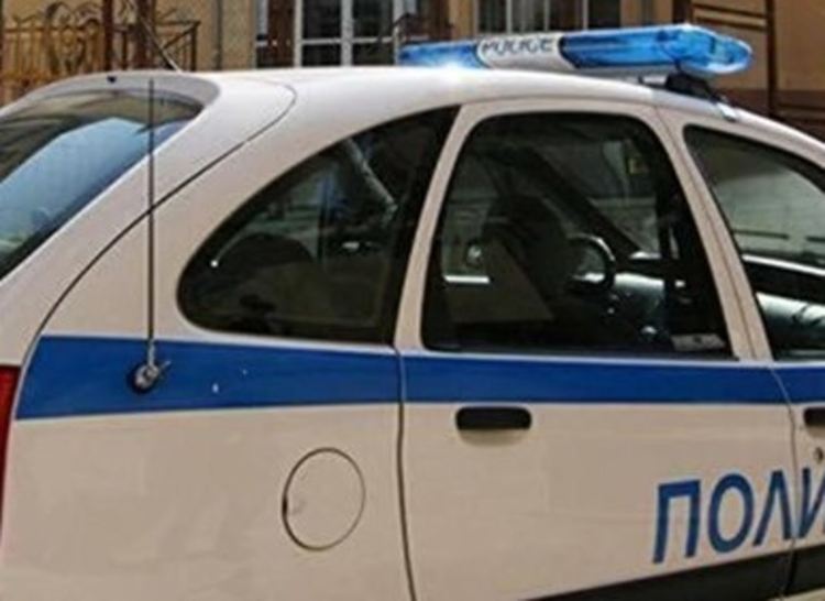 Задържаха възрастен мъж, заплашил с нож таксиджия в Девин