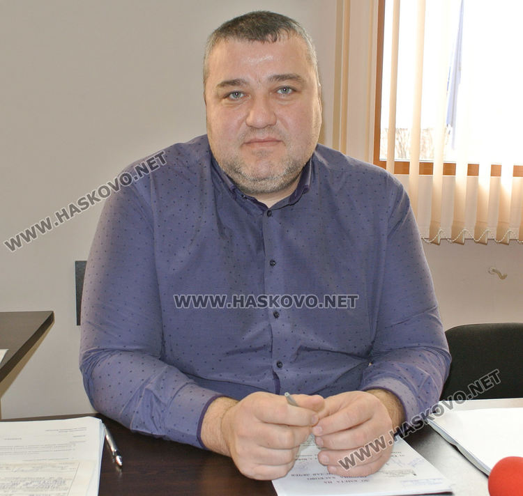 Общината възлага на фирма разчистването на гумите в бившето поделение