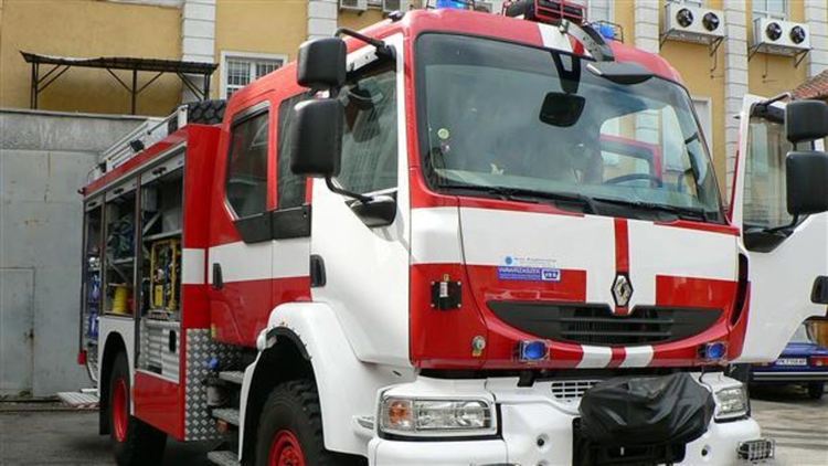Два екипа на пожарната в Смолян гасиха пожар в село Градът