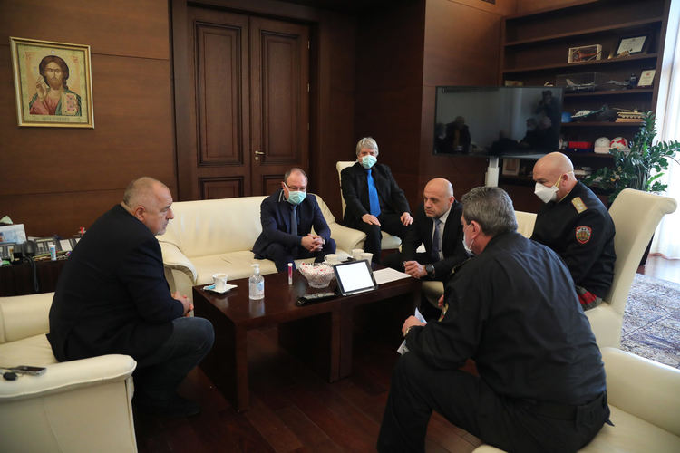 БАН: Ако карантината не бъде пробита, до 3 седмици -добри новини за коронавируса, до 3 м.-овладяване на заразата