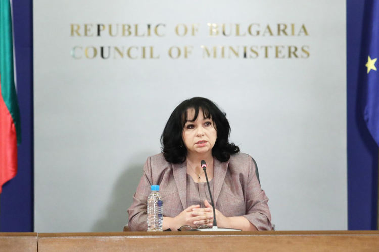 Министър Петкова: Срокът за плащане на битовия ток се удължава от 20 на 30 дни (видео)