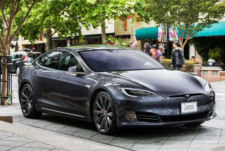 Tesla Model S е първият в света електромобил с пробег над 400 мили по EPA цикъла