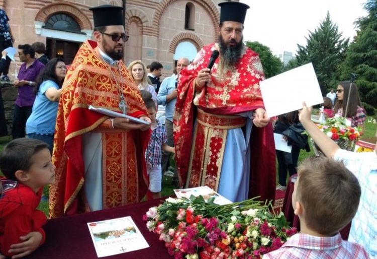 Децата от Неделното училище при манастира "Св.Йоан Предтеча" получиха свидетелствата си