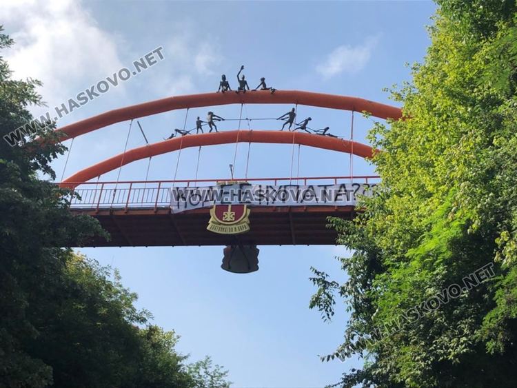 Фенове от Хасково с транспарант „Къде е купата“ след победата на Локомотив над ЦСКА  