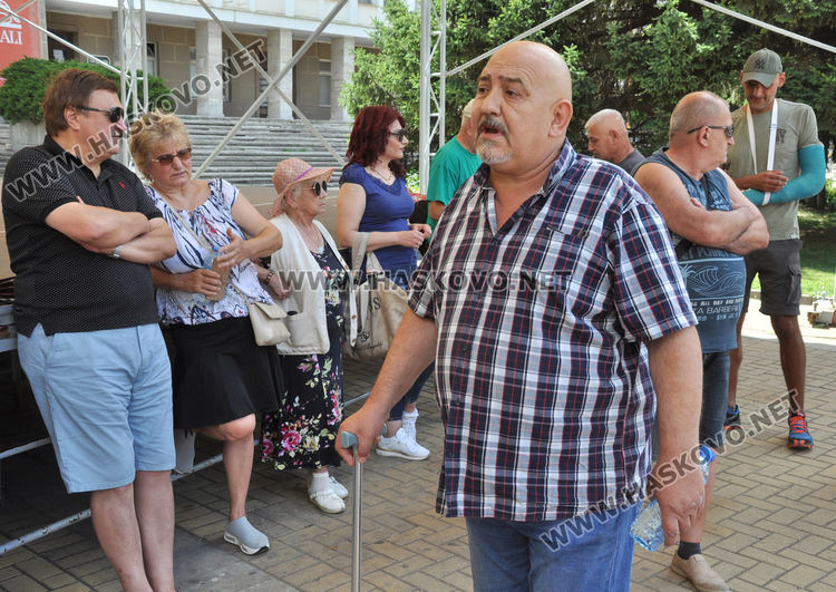 В Димитровград излязоха на протест срещу правителството (видео)