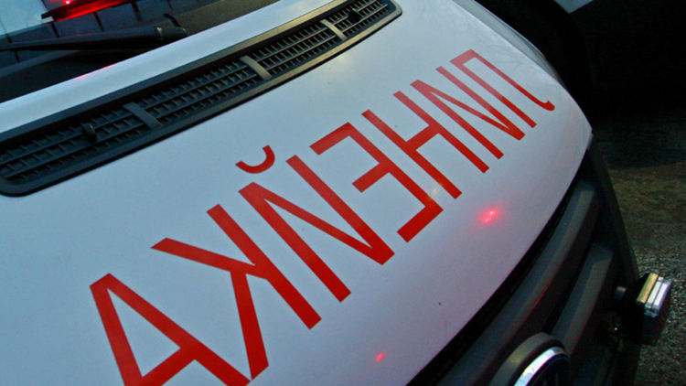 Двама леко пострадали в Неделино, възрастен шофьор губи управление над автомобила