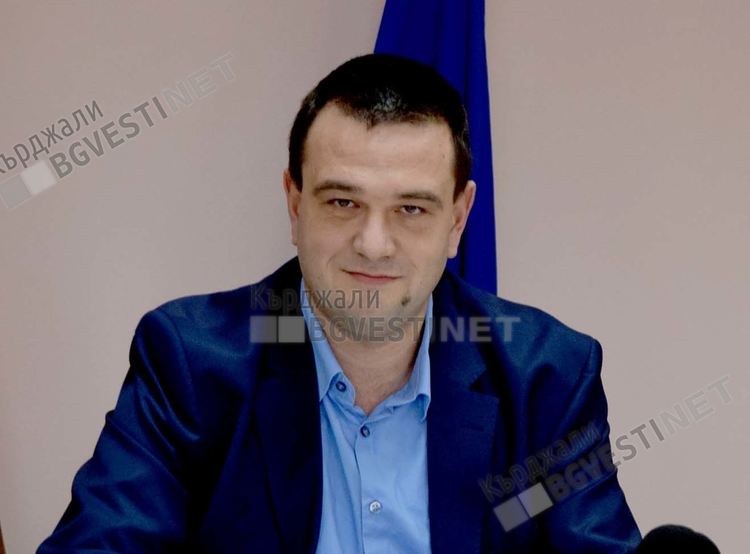 Никола Чанев: Гражданите не спазват противоепидемичните мерки пред Паспортна служба в Кърджали
