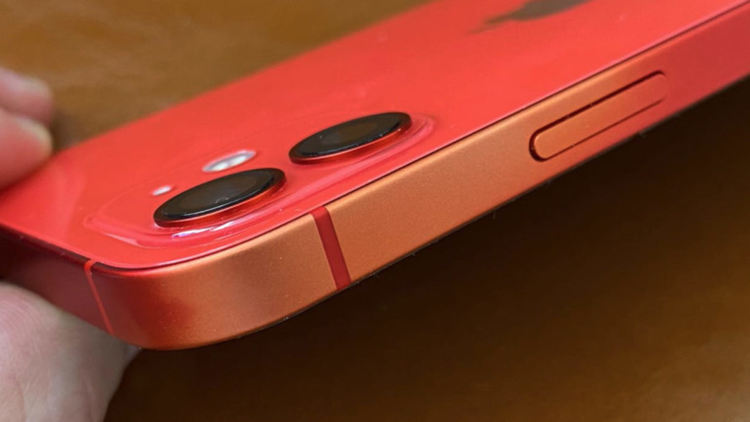 Какво не му е наред на iPhone 12