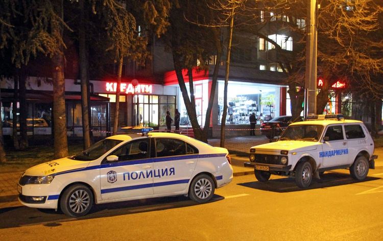 Служителят във фирмата за бързи кредити бил прострелян в главата след скандал