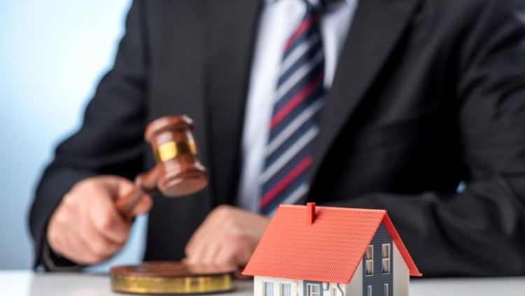 Настойник на психично болен мъж продаде апартамента му