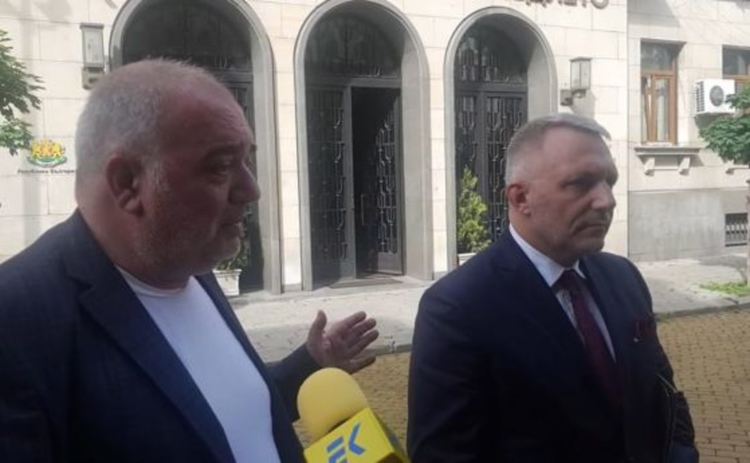 Хаджигенов и Бабикян предадоха документи за проблеми в затворите на правосъдния министър 