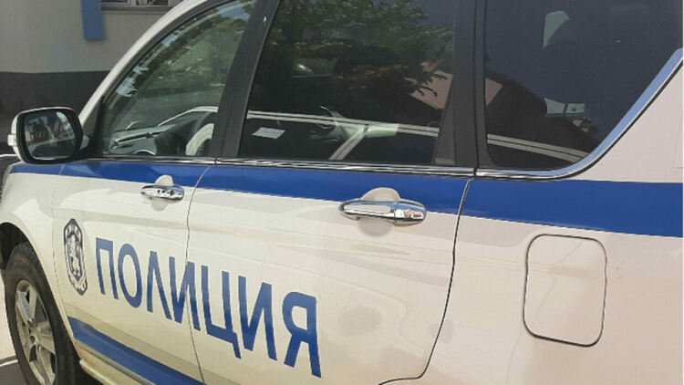 Трима са задържани за лихварство при полицейска операция в Бобов дол