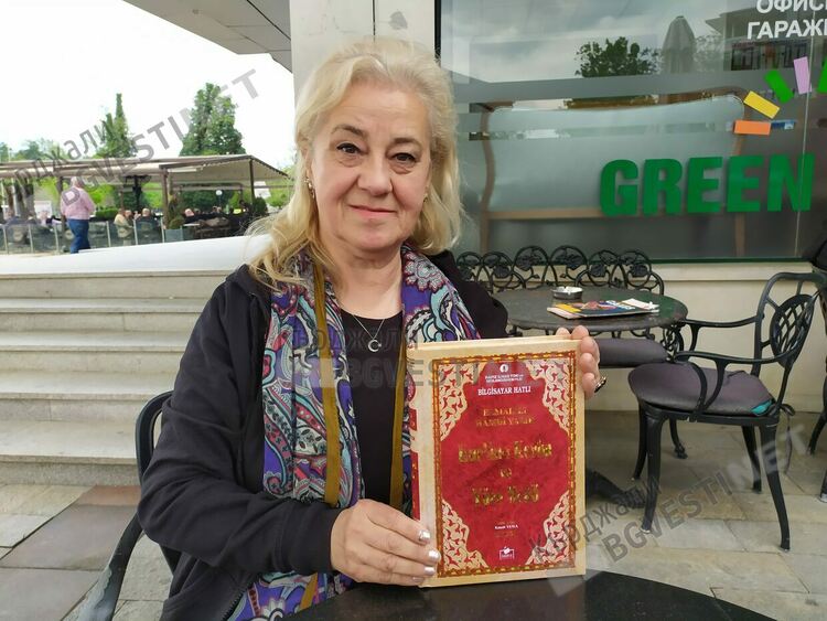 100 превода на Корана на турски подари на Мюсюлманското училище и момчилградчани доц.Несрин Къратлъ