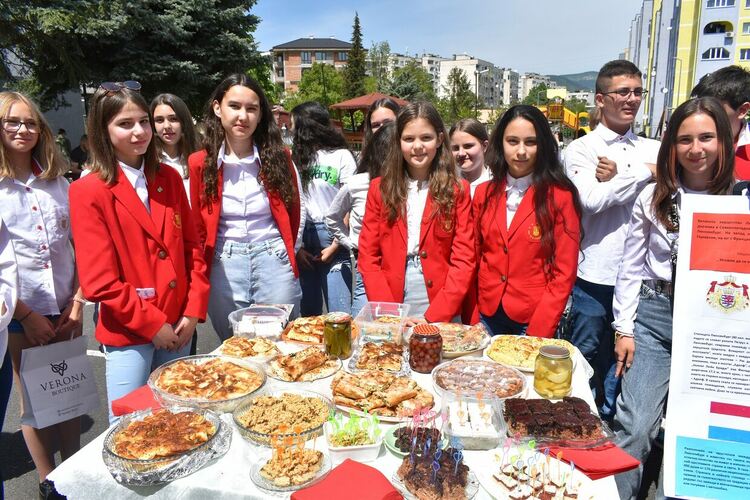 Велопоход и благотворителна кулинарна разпродажба са акцентите на самоуправлението в „Славейков“ на 9 май