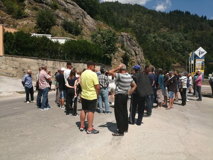 Протест блокира за час движението по главния път през Рудозем