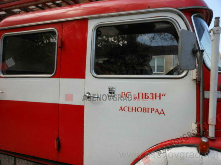 Лек автомобил се запали в Асеновград