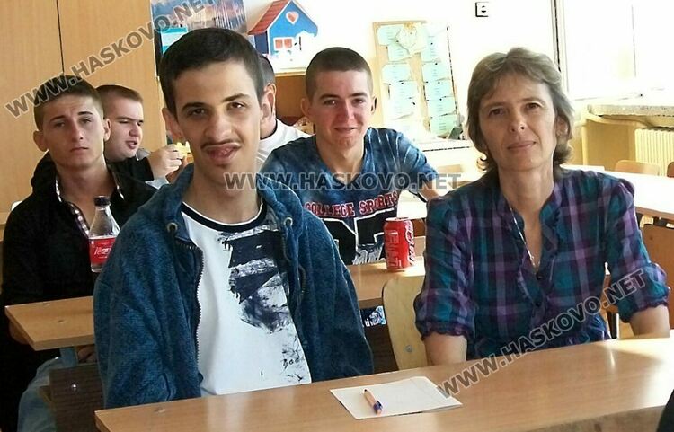 Другото лице на 15 септември. Или защо 38-годишна жена чу първия учебен звънец за 24-ти път