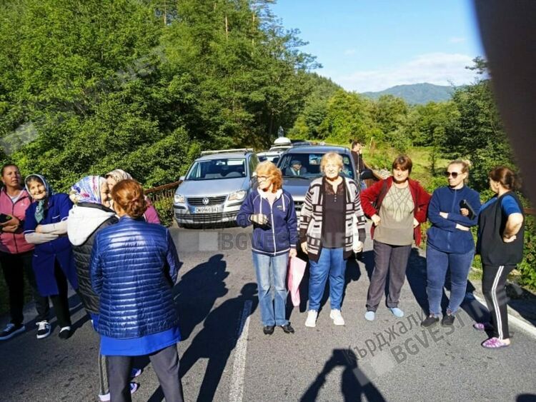 Днес блокират Бял извор, нов протест заради демонтирания банкомат