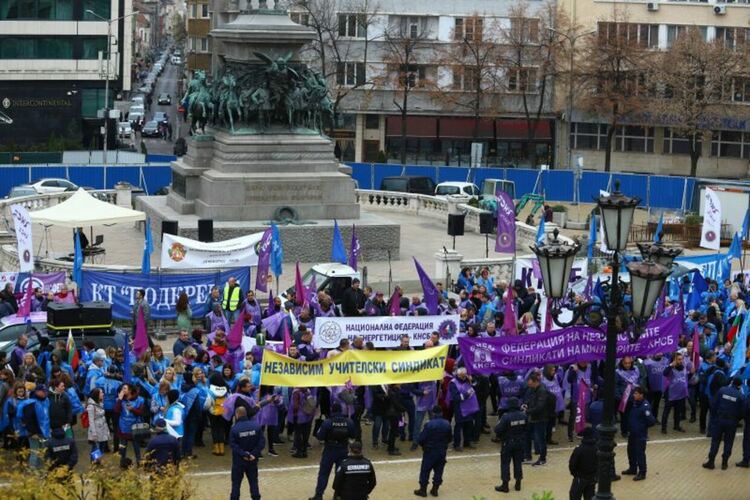 Протести блокират София