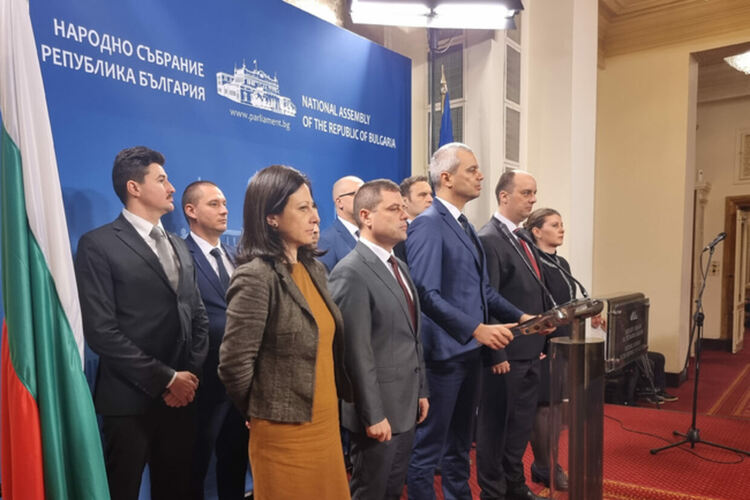 Сериозни разминавания по фундаментални въпроси. "Възраждане" няма да се среща с Габровски
