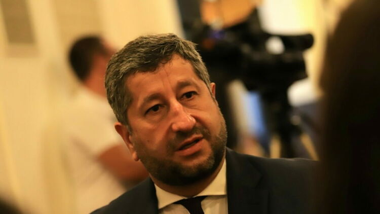 Христо Иванов: Румен Радев се опитва да инжектира с някакви лични съображения ситуацията