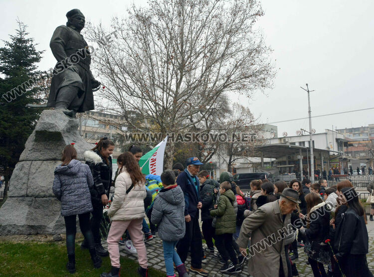 Потомци на тракийци и деца от хасковските училища почетоха рождението на капитан Петко войвода