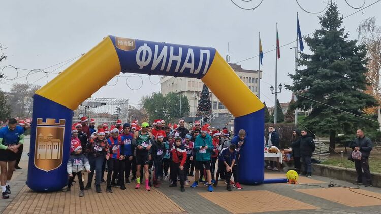 Около 80 участници се включиха в "Коледния крос" в Асеновград 