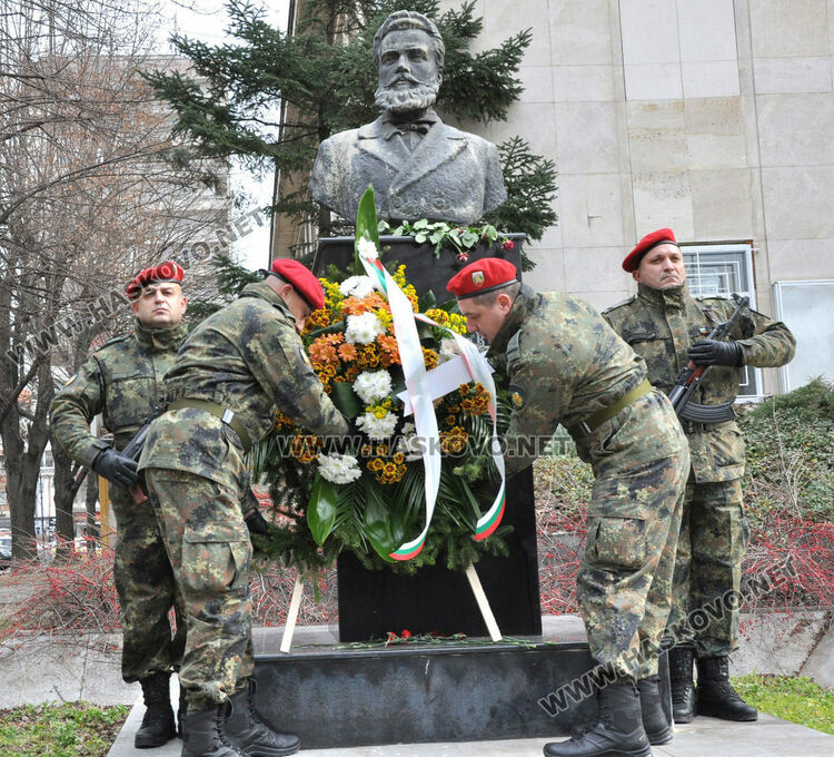 Военните от поделението в Корен участват за първи път в ритуала по освещаването на бойните знамена и честването на Ботев