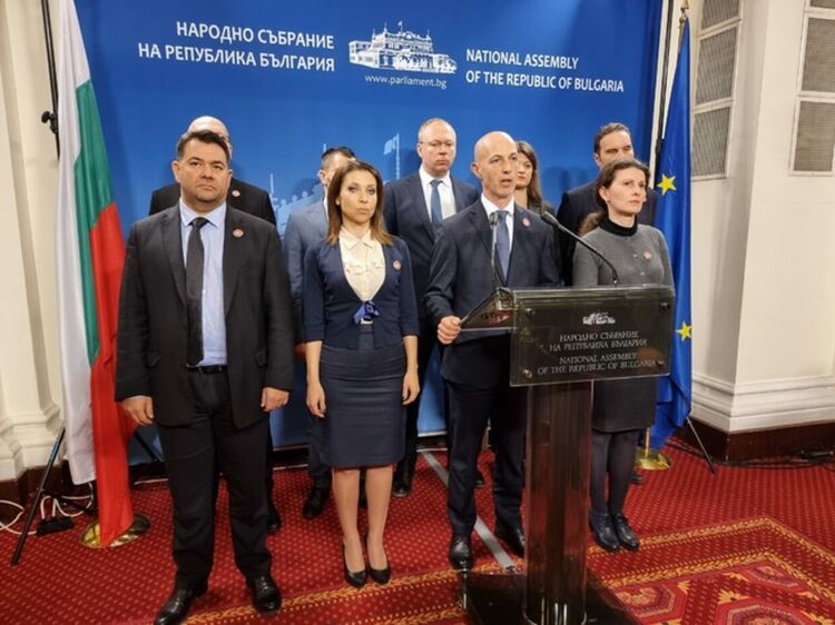 "Възраждане" зове всички в парламента да гласуват Закона за пътищата