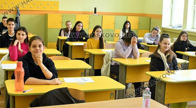 180 ученици показват знанията си в областните кръгове на олимпиадите по български език и „Знам и мога“